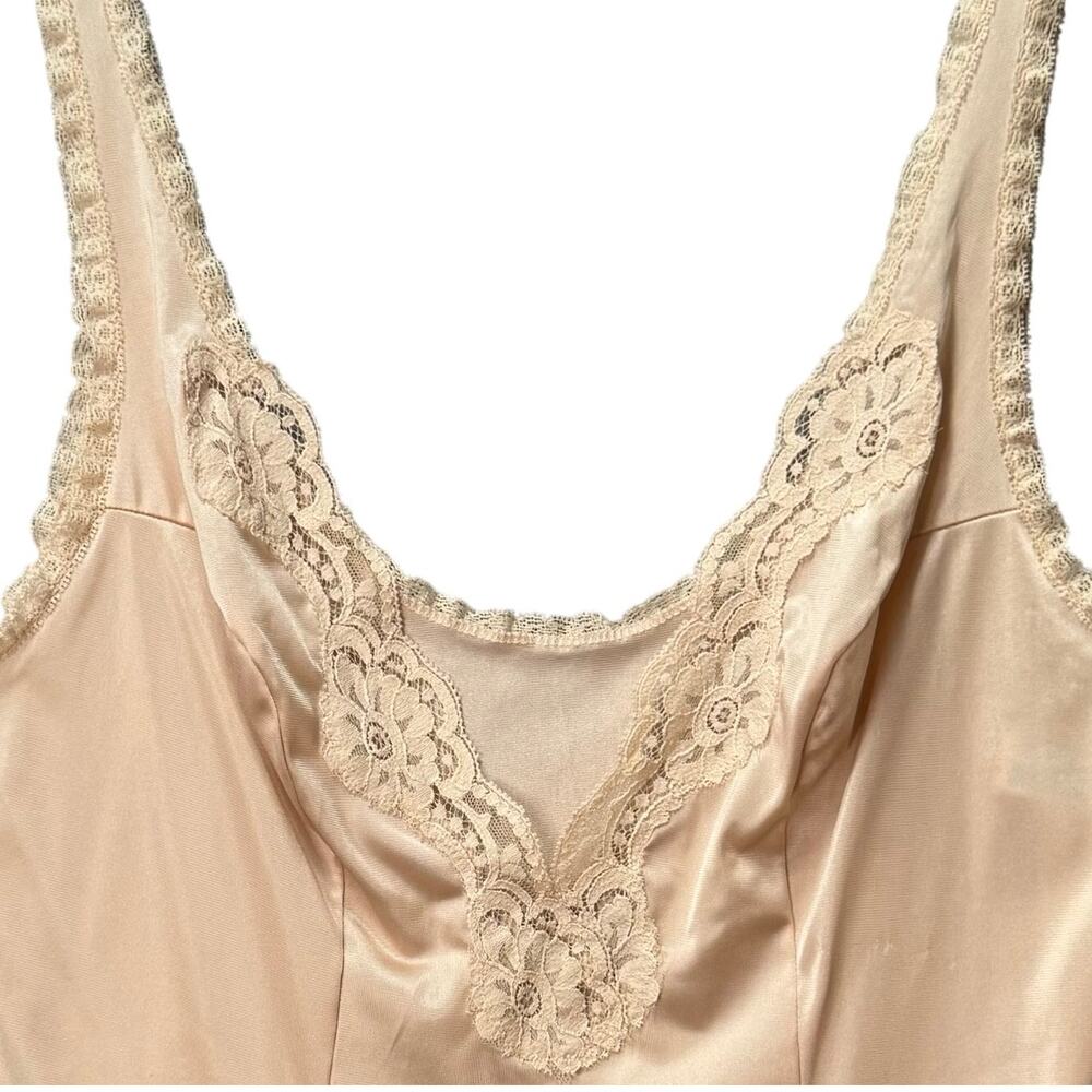 VTG Vassarette Lace Edge V-Neck Paneled Fitted Nylon Camisole Beige Women 12/14 - Picture 2 of 7
